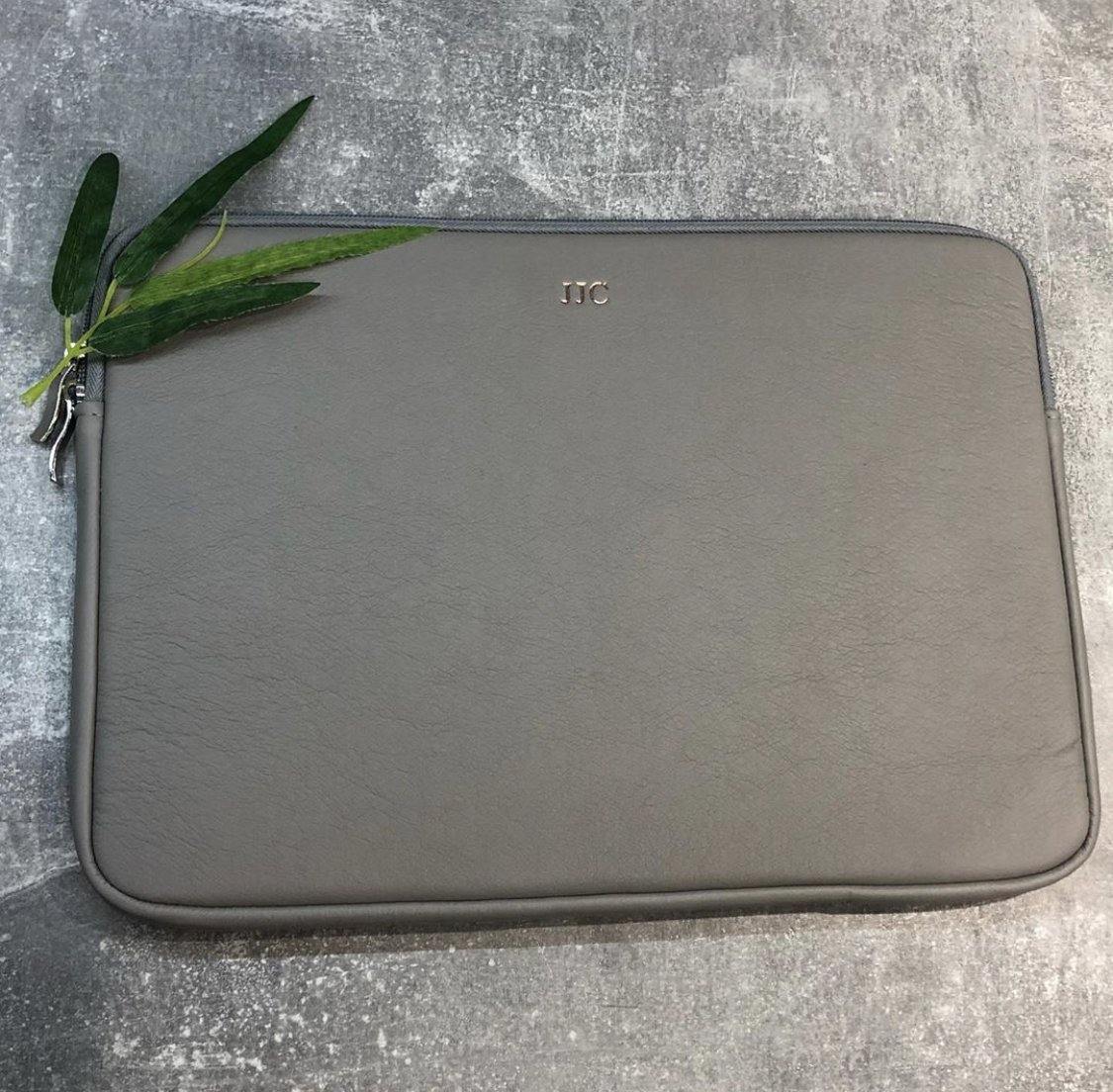 Laptop case personalised with name or initials - PersonalisebyLisa