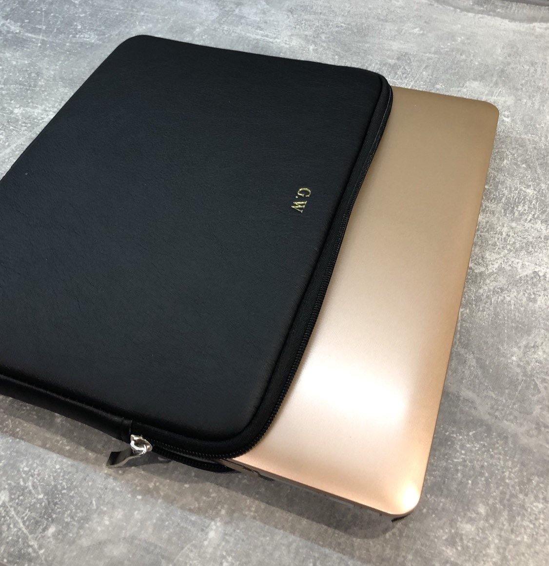 Laptop case personalised with name or initials - PersonalisebyLisa